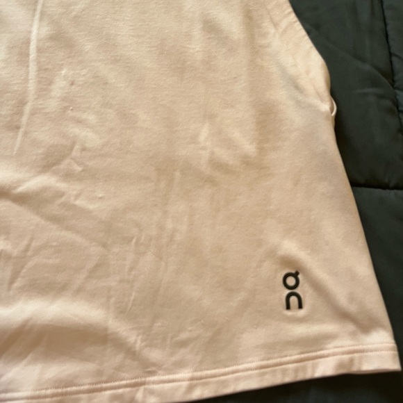 ON Running Focus Crop - Picture 9 of 11